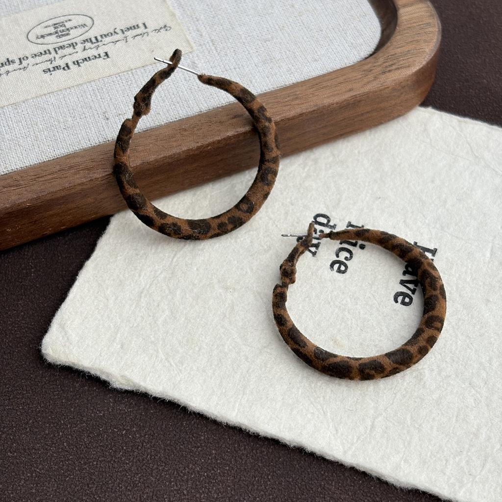 Hong Kong Style Retro Leopard Print Circle Large Earrings Women's Silver Needle Flocking Explosion Earrings Exaggerated Old Money Wind Autumn