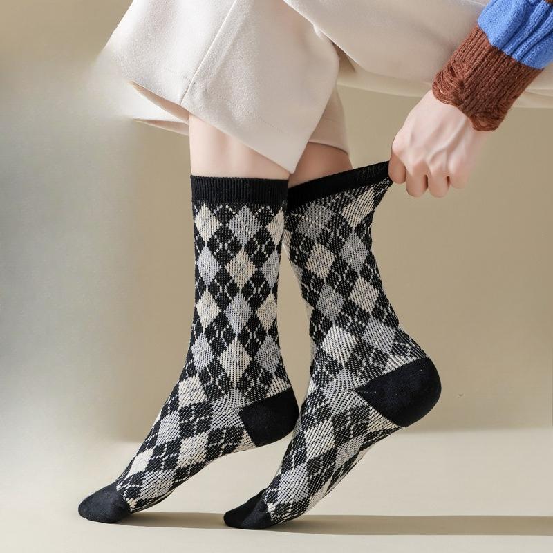 Autumn and Winter Women's High Socks, Spring and Autumn Women's Mid-calf Combed Cotton Pile Socks, Retro Style