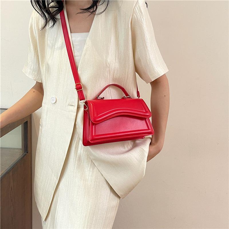 Mini-Crossbody-Tasche im Vintage-Stil für Damen - Schwarz, Magnetverschluss, Verstellbarer Riemen, Perfekt für Weihnachts- & Erntedankfeste