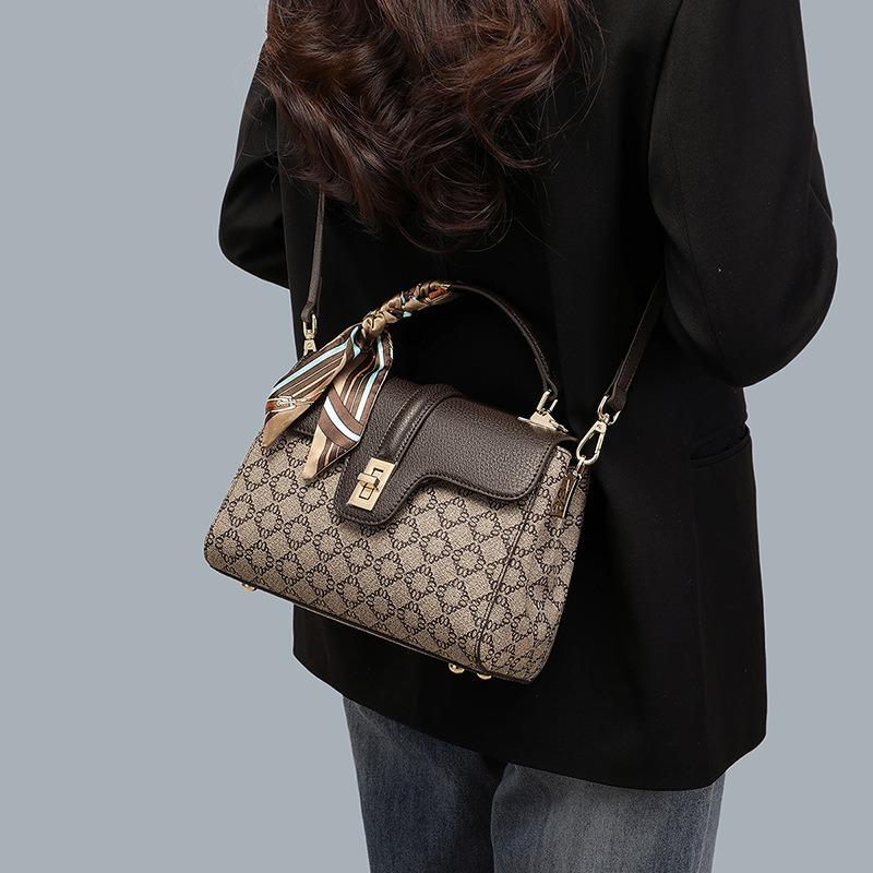 Bag new women's bag autumn and winter shoulder messenger bag light luxury atmosphere high sense portable mother bag