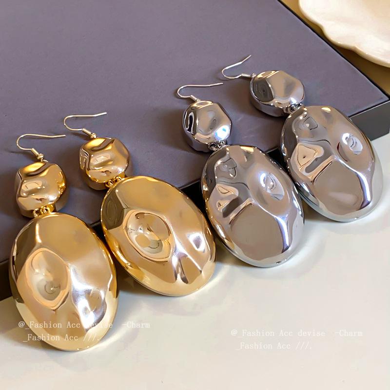 Oval Irregular Geometric Necklace - Unique Metal Clavicle Chain, Fashionable and Elegant Design