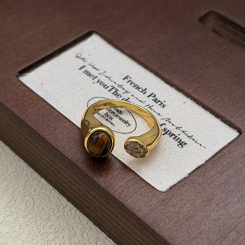 Hochwertiger leichter Luxus Retro Hof Nischen Design Leichter Luxus Imitation Tigerauge Stein Offener Ring Geometrischer Stapelring Frau