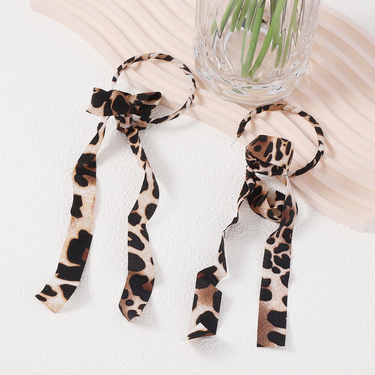 

Korean geometric tricolor chiffon ballet-style ribbon earrings, super ethereal and exaggerated bow long C-shaped earrings and pendants