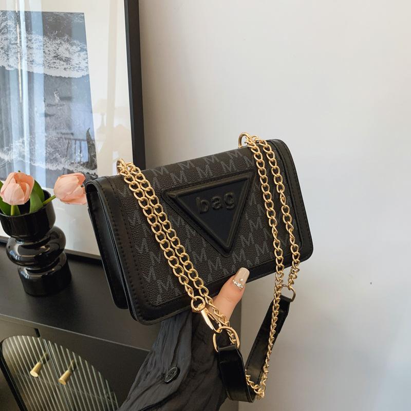 

High-end texture fashion letter small square bag women s spring light luxury chain single shoulder underarm messenger bag tide чорний