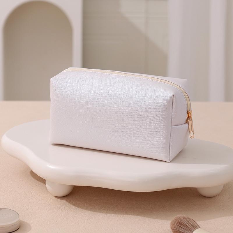 Bei Lian Large Capacity Makeup & Toiletries Travel Bag with High-End Design