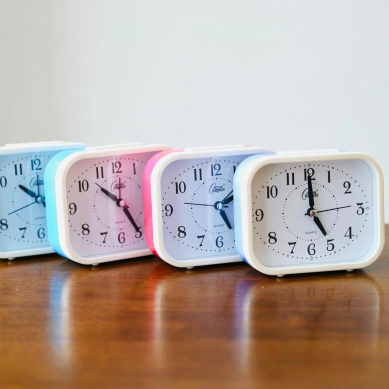 Silent Alarm Clock for Elderly People Using Night Lights for Big Characters for Students Desktop Clocks for Simple Bedroom Bedside Table Clock