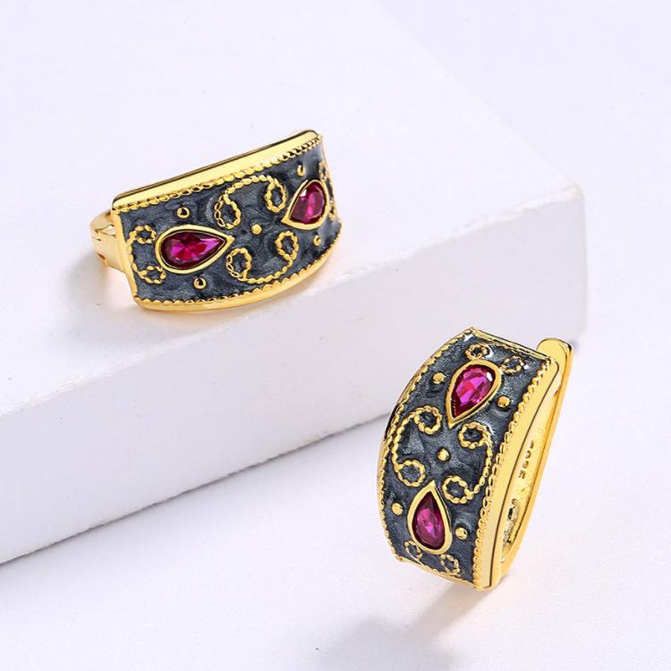 Noble And Exquisite Court Earrings Imitation Ruby Plated Gold Earrings Retro Enamel Two-Color Stud Earrings Wedding Banquet Women'S Jewelry