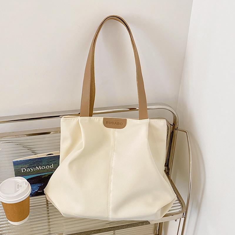 

Casual shoulder women s bag, large-capacity underarm bag, college students commute in class, solid color tote bag, trendy and versatile