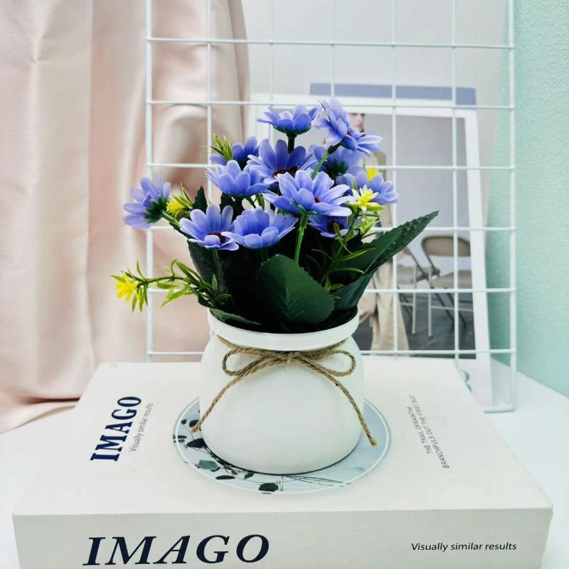 

Маленькие маргаритки в горшках Искусственные цветы в горшках Искусственные растения и Зеленые растения можно использовать для украшения интерьера дома синий