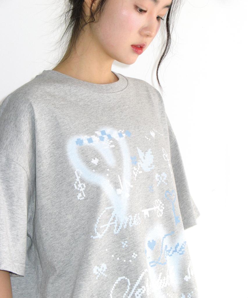 AMES-WORLDWIDE Heart Pixel Art Tee Gray