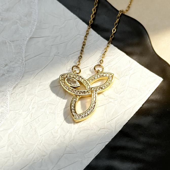 Elegant Butterfly Ginkgo Leaf Clover Diamond Necklace for Women - Luxurious Versatile Sweater Chain