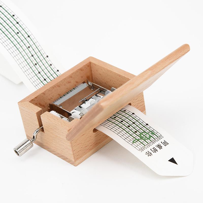 Present Music Box Wooden Hole Paper Tapes Creative Hand-Cranked Music lovers 70 * 63 * 50mm DIY New High Quality