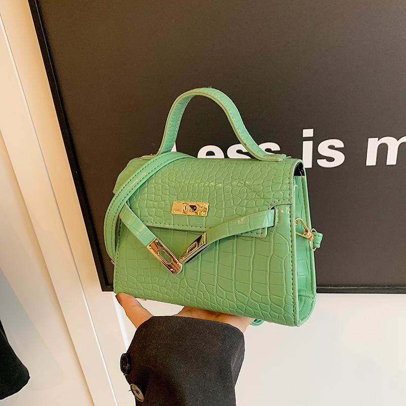 

Французская нишевая сумка с каменным узором женская весна 2024 года новая фактурная сумка ретро модная сумка-мессенджер зелёный