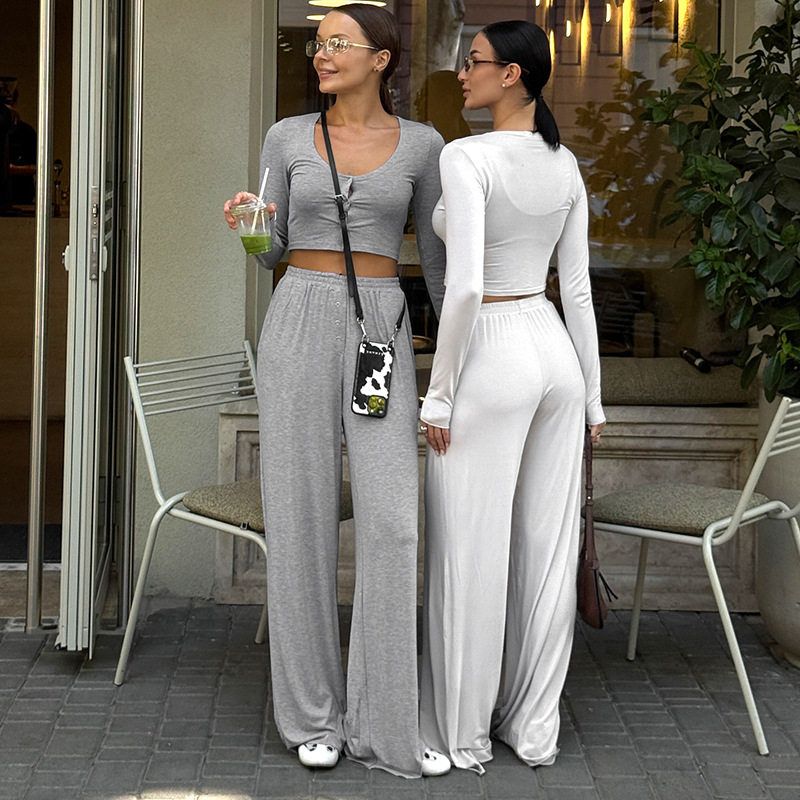 

Crop Top, High-Waisted Flared Pants Loose Crop Top with Exposed Navel and High-Waisted Flared Pants White S