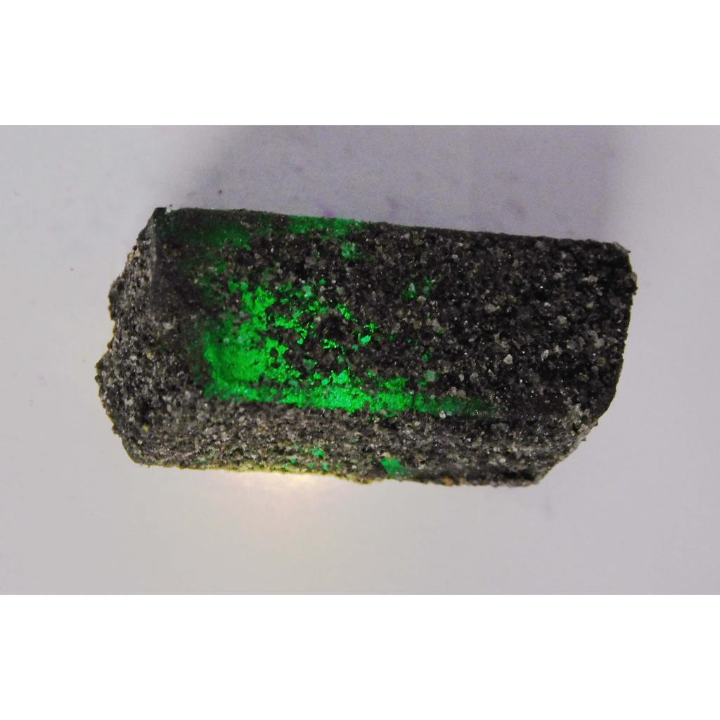 Natural Green Emerald Loose Gemstone 103.90 ct Uncut Raw Rough for Lapidary and Gem Collections