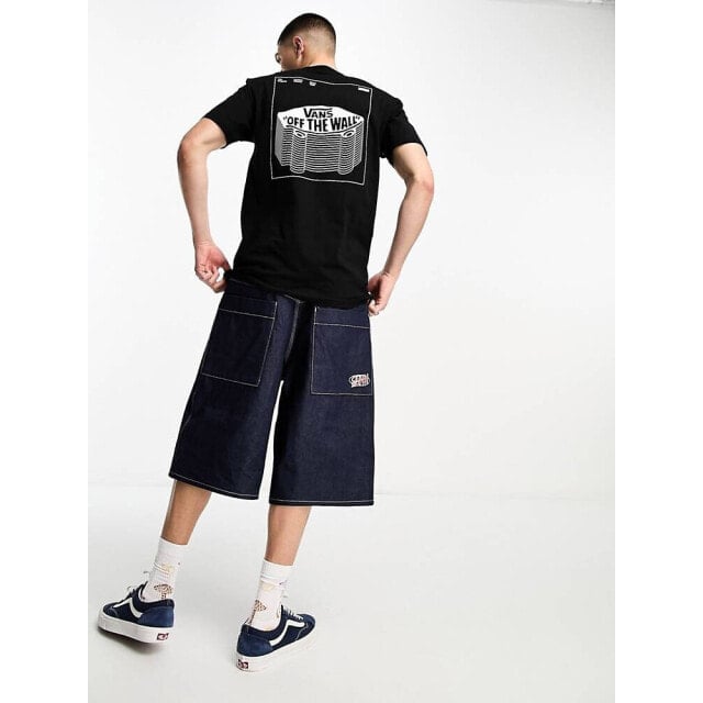 

Черная футболка с принтом в виде скейтборда Vans