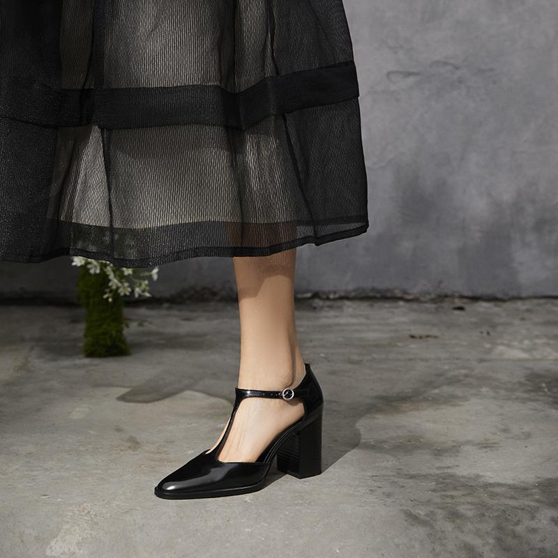 Mode 2025 Neue Mode Lackleder T-förmige Pumps Runde Zehenpartie Quadratischer Absatz Strohschuhe Französische High Heels Ein-Knopf Baotou Sandalen