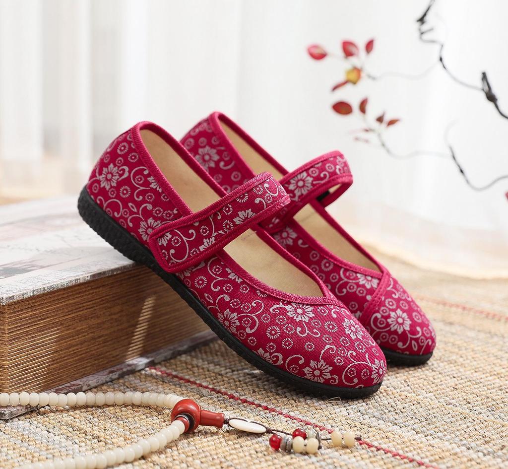 Lvtixin Women's Slip-On Soft Sole Shoes - Non-Slip, Flat, Ideal for Elderly and Middle-Aged Moms