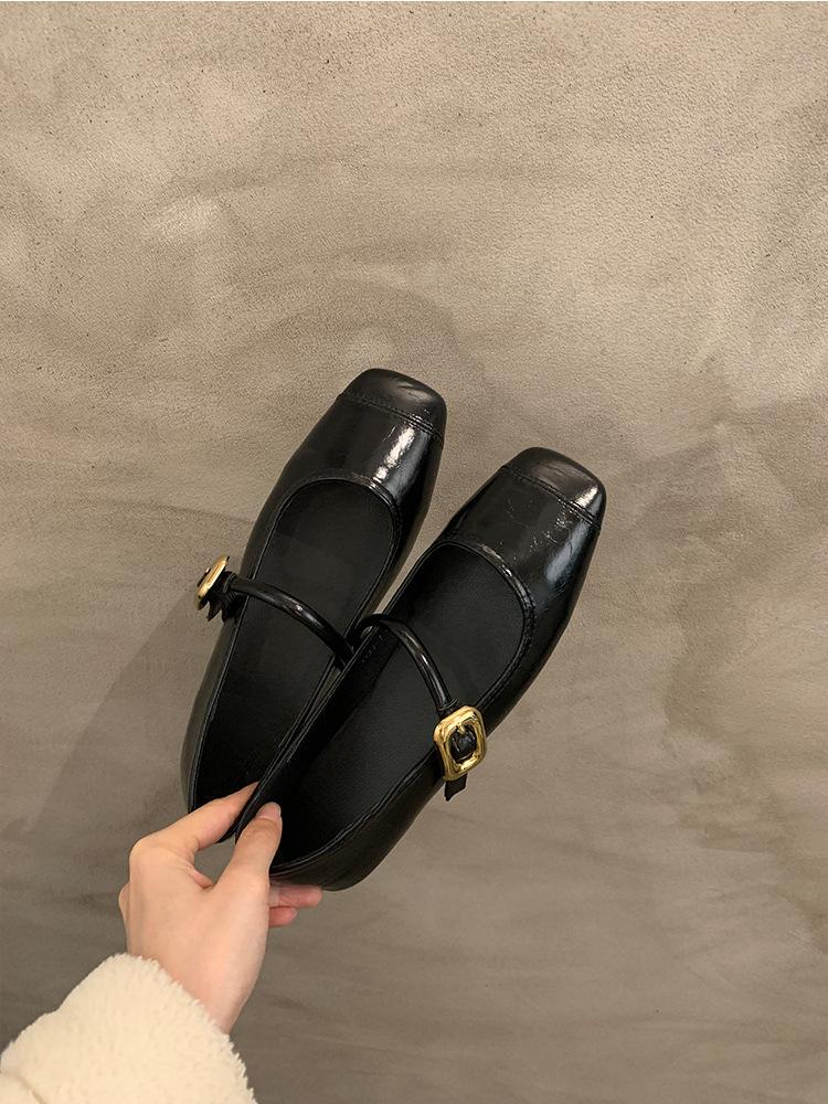 

French flat single shoes women s 2025 new spring brown retro Mary Jane women s shoes with skirts gentle evening shoes 40