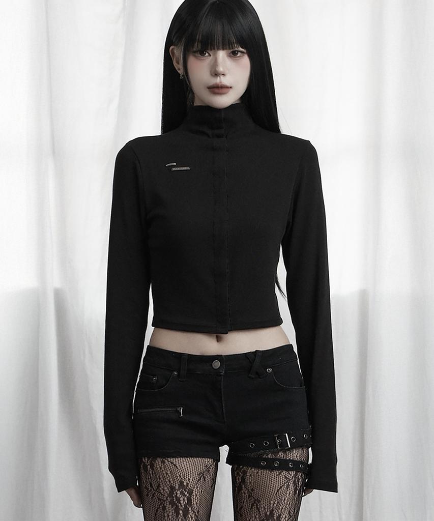 ETRE AU SOMMET Snap Front Crop Top (Black)