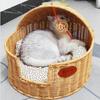 Halbgeschlossenes Haustiernest aus Rattan: Abnehmbare, waschbare Matte für Hunde & Katzen