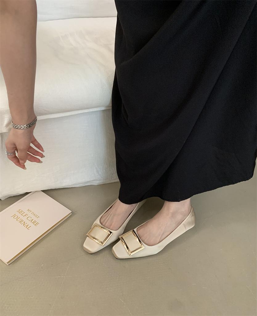 Naked patent leather square buckle single shoes 2025 spring new women's shoes commuting shallow mouth square head flat bottom women's shoes