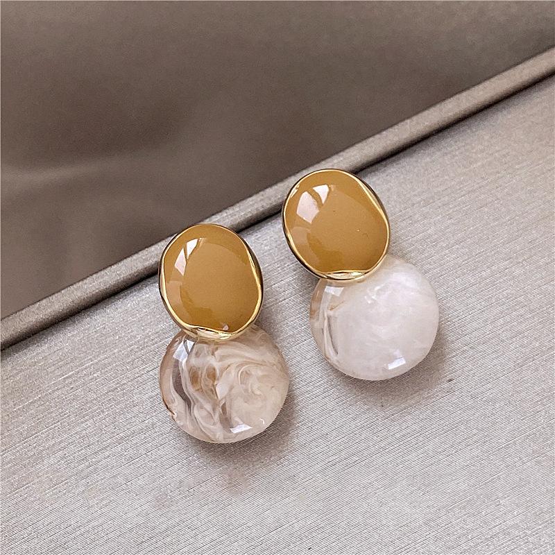 Boucles d'oreilles mode style Hong Kong kaki: 2023 Haut de Gamme, Design de Luxe Léger pour Femmes
