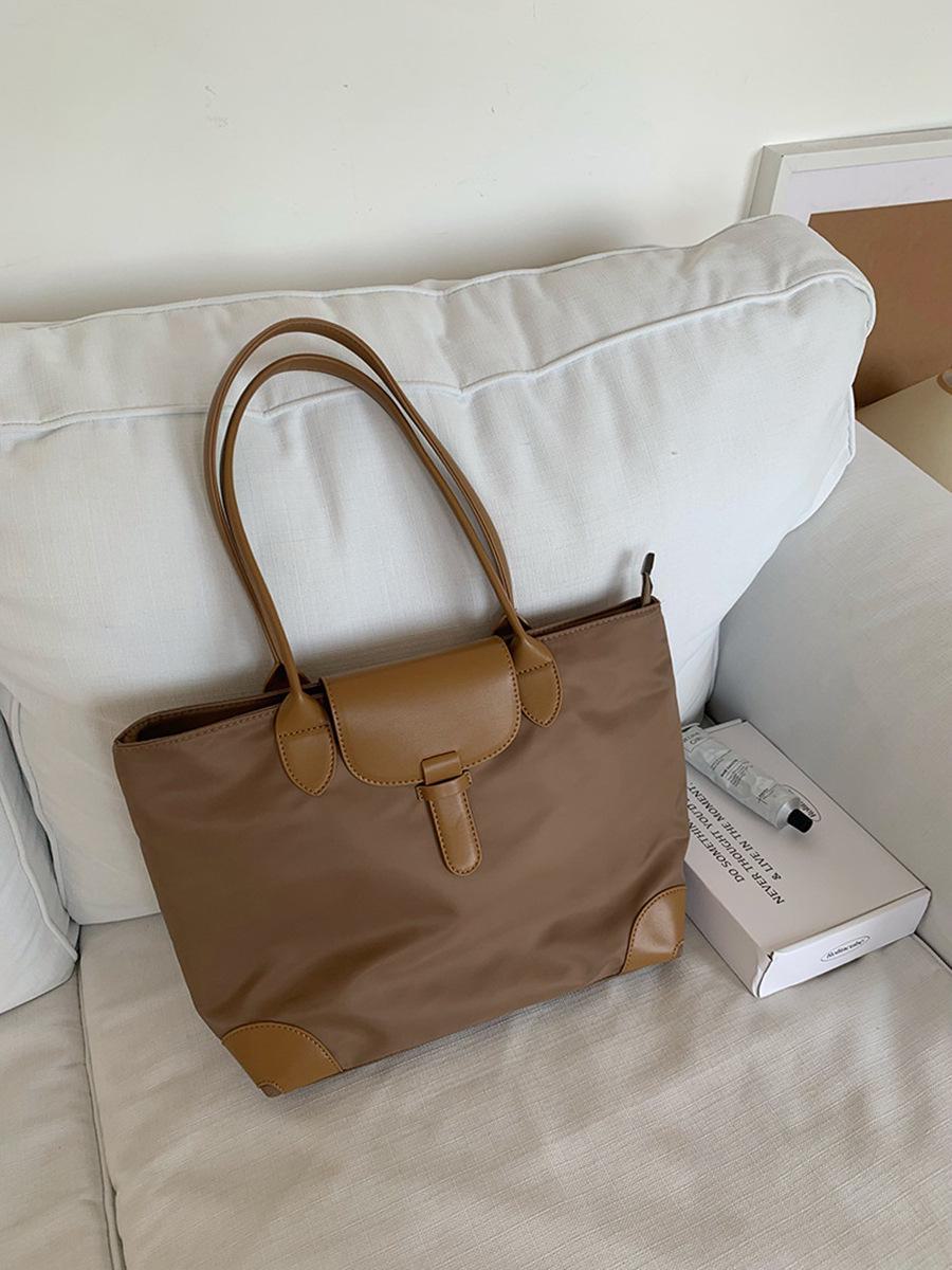 

2024 японская и корейская сумка-тоут из нейлона контрастного цвета большой вместимости для женщин хаки