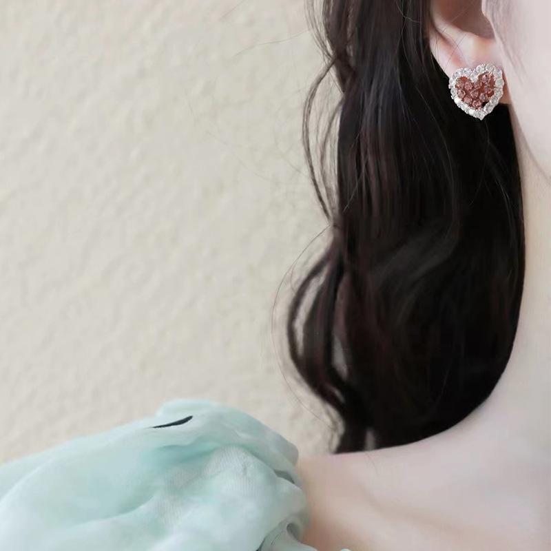 High-end and Elegant Heart-shaped Earrings with Pink Ear Studs As Accessories