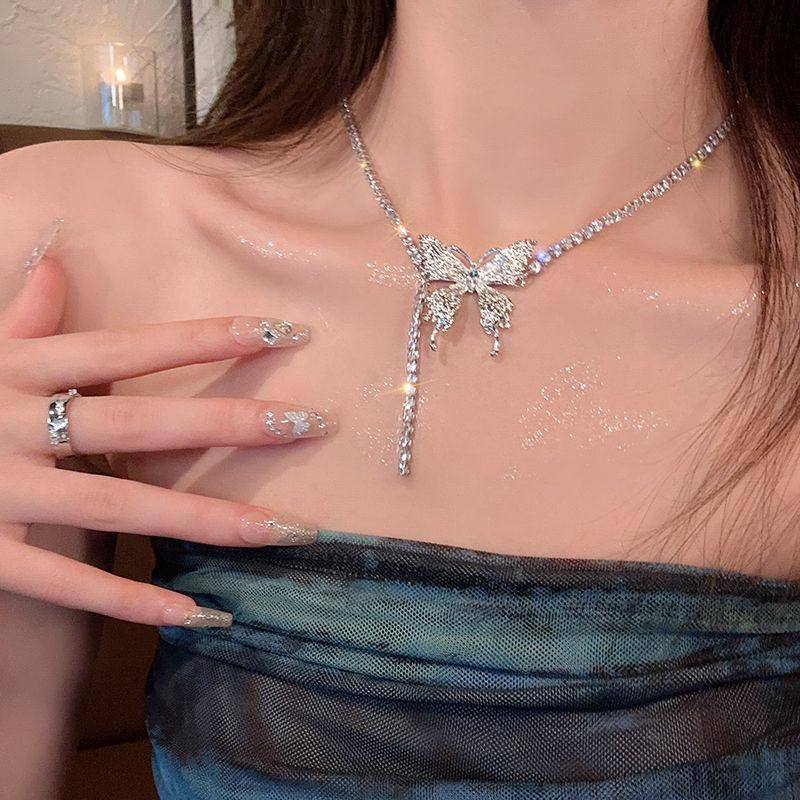 Elegant Statement Shiny Butterfly Pendant Necklace Rhinestone Chain for Women Bling Chain Crystal Choker Necklace Party Jewelry