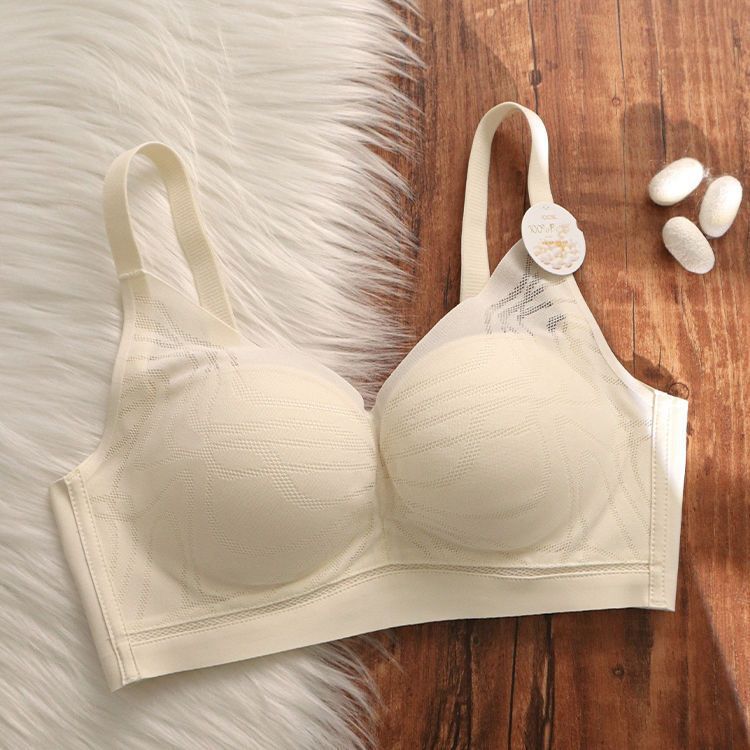 Mulberry silk is comfortable and seamless in summer, with small breasts gathered and closed. Anti-sagging bra