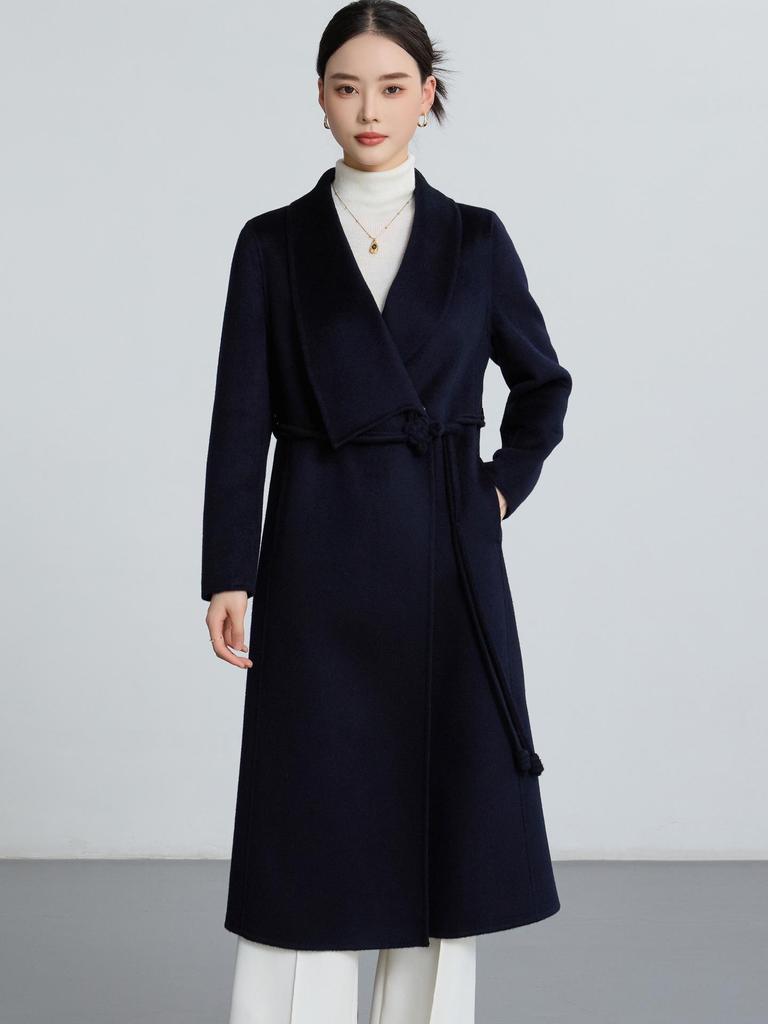 Eleganter doppelseitiger Kaschmantel für Frauen mittleren Alters - Herbst/Winter 2025 Kollektion.