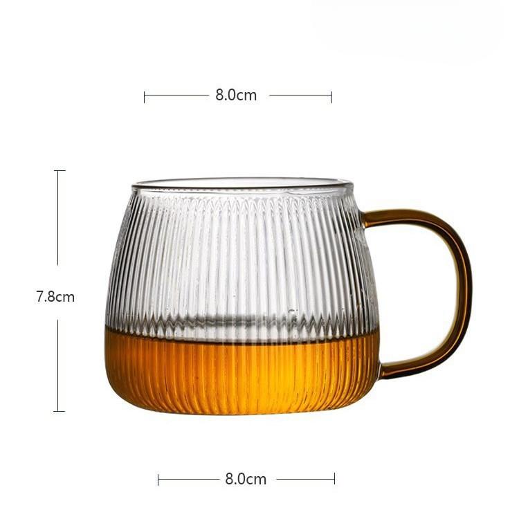 

Кружка для воды с вертикальным узором «Большой живот» янтарная бытовая кофейная однослойная для сока, молока, чая, для питьевой воды, из высокоборосиликатного термостойкого стекла 400ml