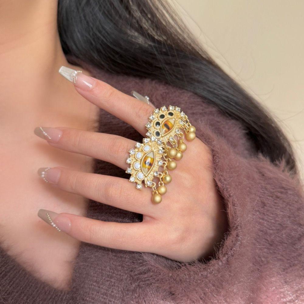 Exaggerated Blue Eyes Ring Geometric Vintage Gold Ring Creative Demon Eye Ring Gift