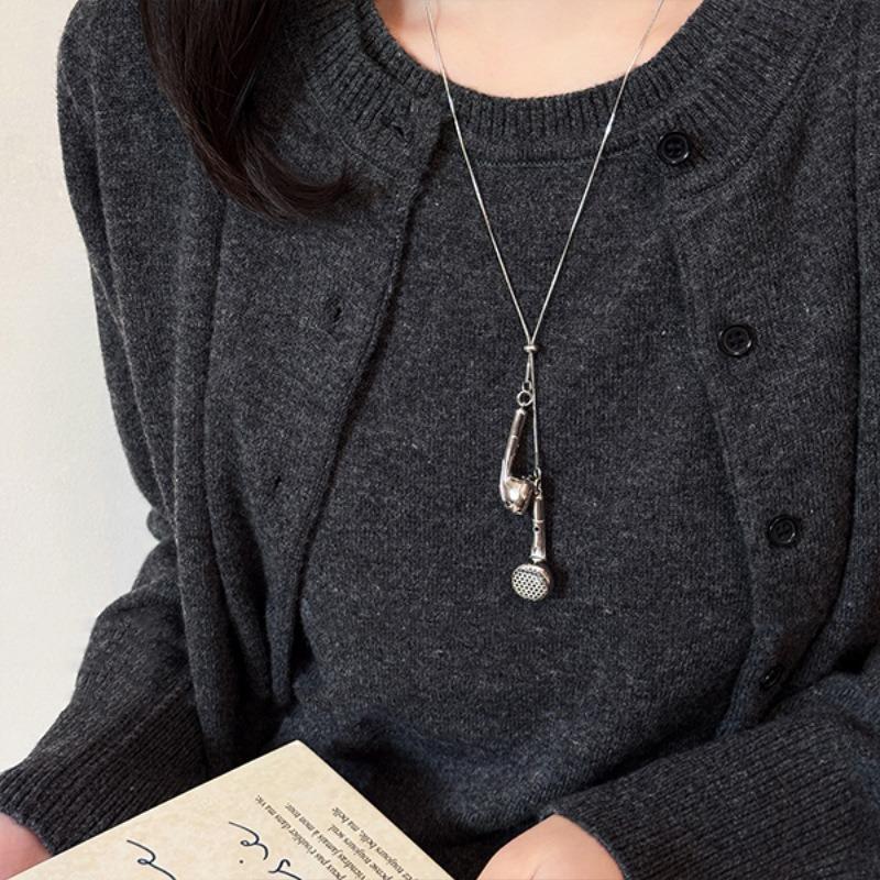 New Earphones, Fringed Titanium Steel Pull-out Necklace, Women's Niche Design, Long Fringed Sweater Chain
