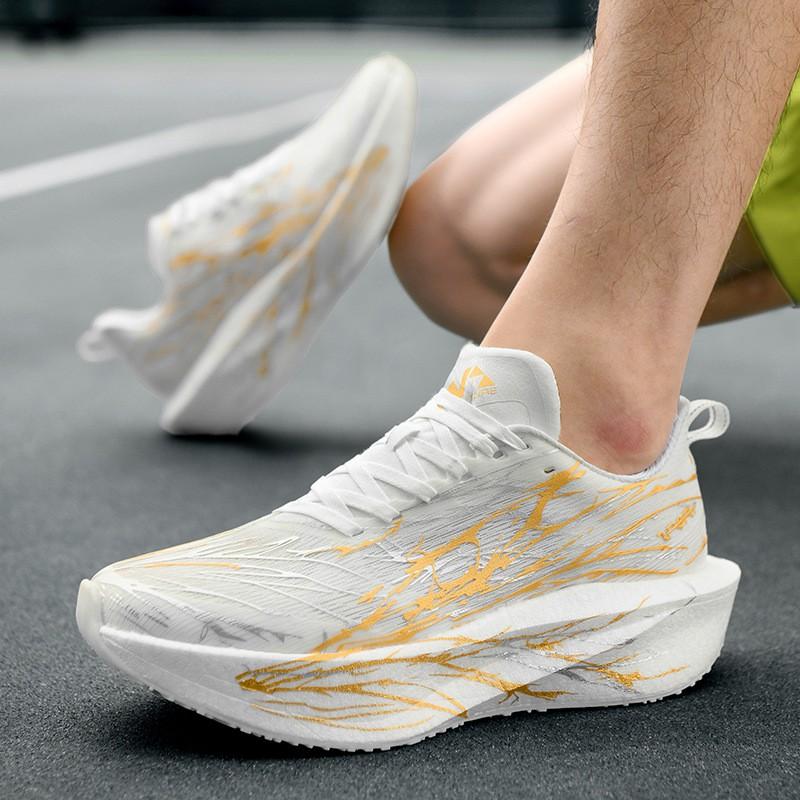 Lightweight Kids Running Shoes With Carbon Plate Youth Athletes Breathable Mesh Upper Non-Slip Rubber Sole