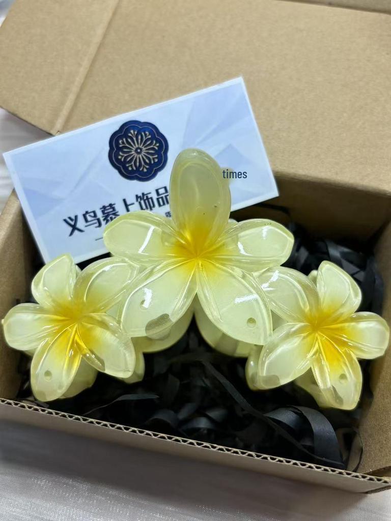 European/American Three Flowers Plumeria Claw Clip - Cute Large Hairpin for Women's Bun