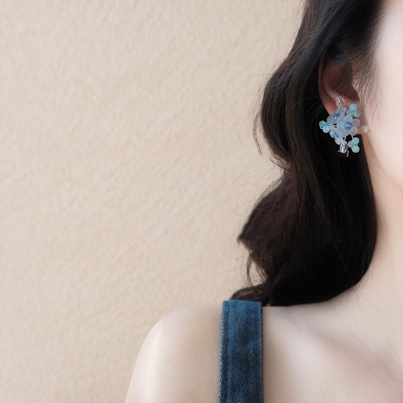 Glass bead flower stud earrings niche design summer small fresh earrings light luxury high sense fashion earrings women