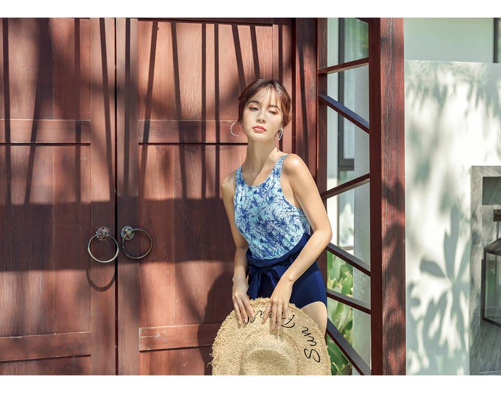 Floral Sexy Triangle One-Piece Swimsuit for Hot Spring and Seaside Vacation