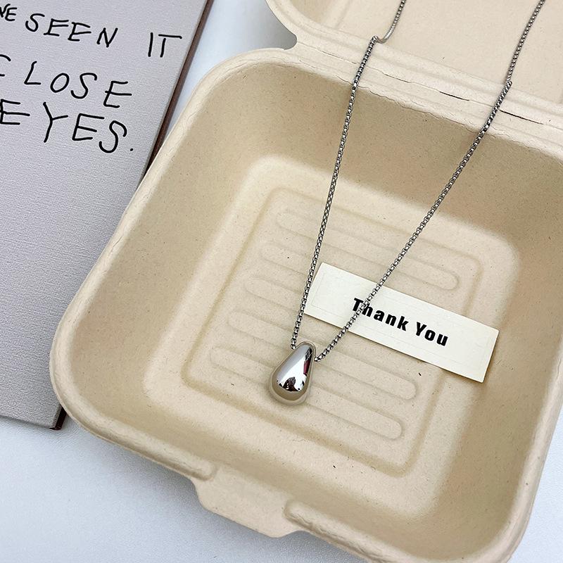 

Элегантное серебристое ожерелье из титановой стали в форме капли для женщин - не тускнеет, ощущение высокого качества, идеально подходит для длинных цепочек для свитера.