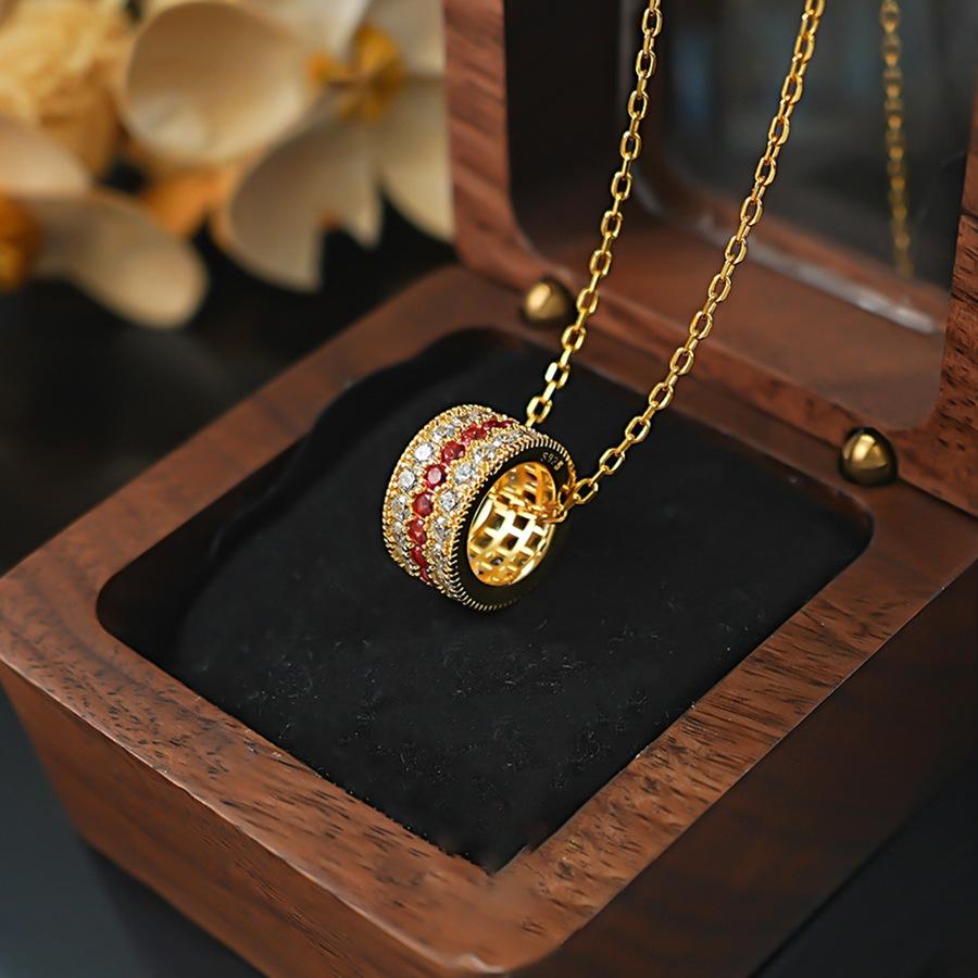 Round Small Waist Pendant Necklace Fashion Light Luxury Collarbone Chain Niche Versatile Item Decoration