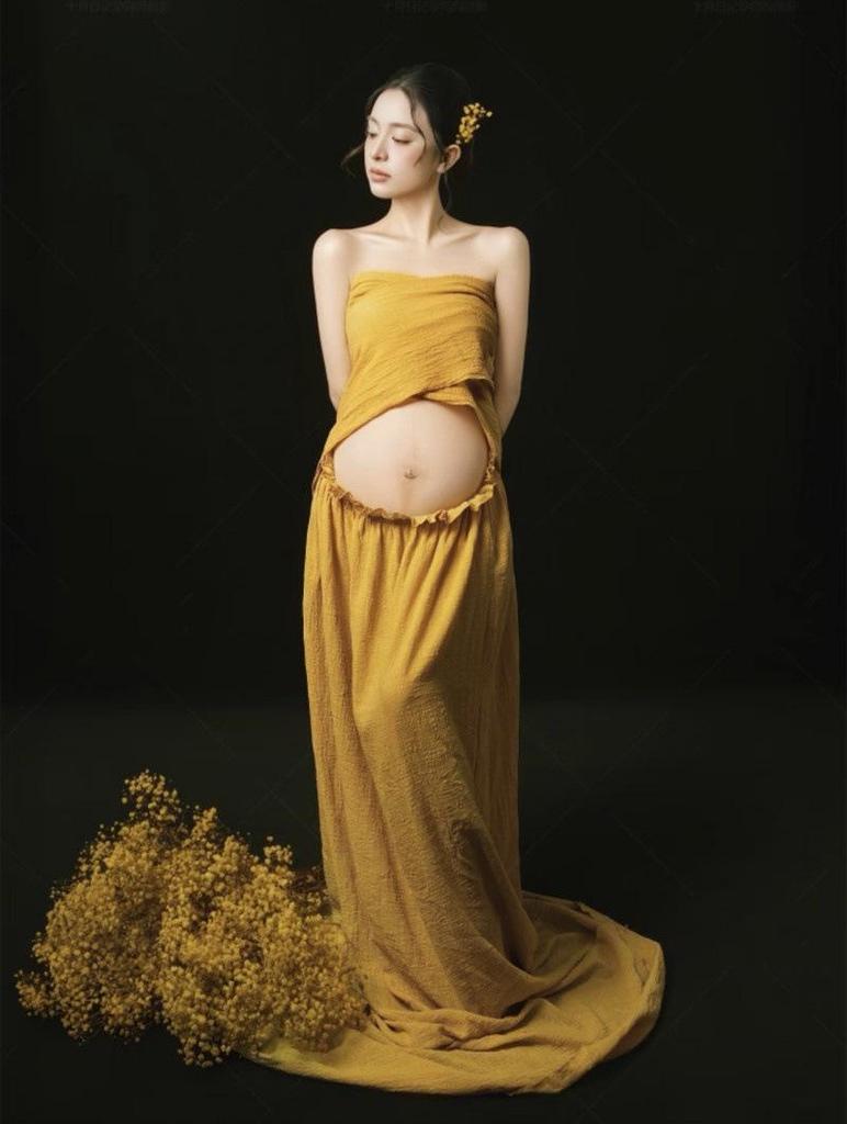 Retro Aesthetic Maternity Studio Photography Outfit