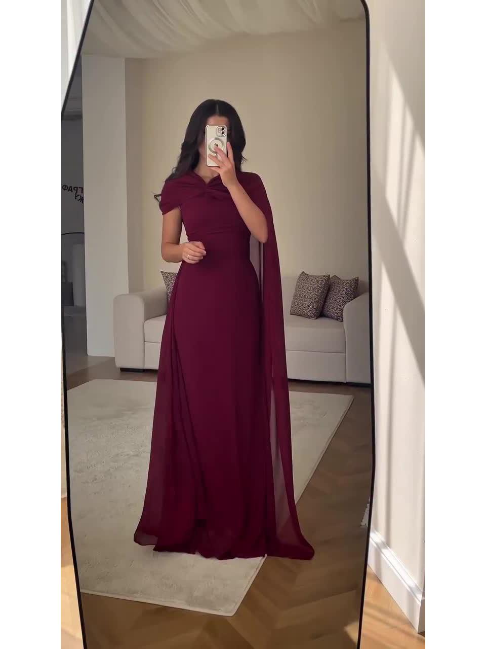 

Летнее элегантное длинное платье на одно плечо 2025 S