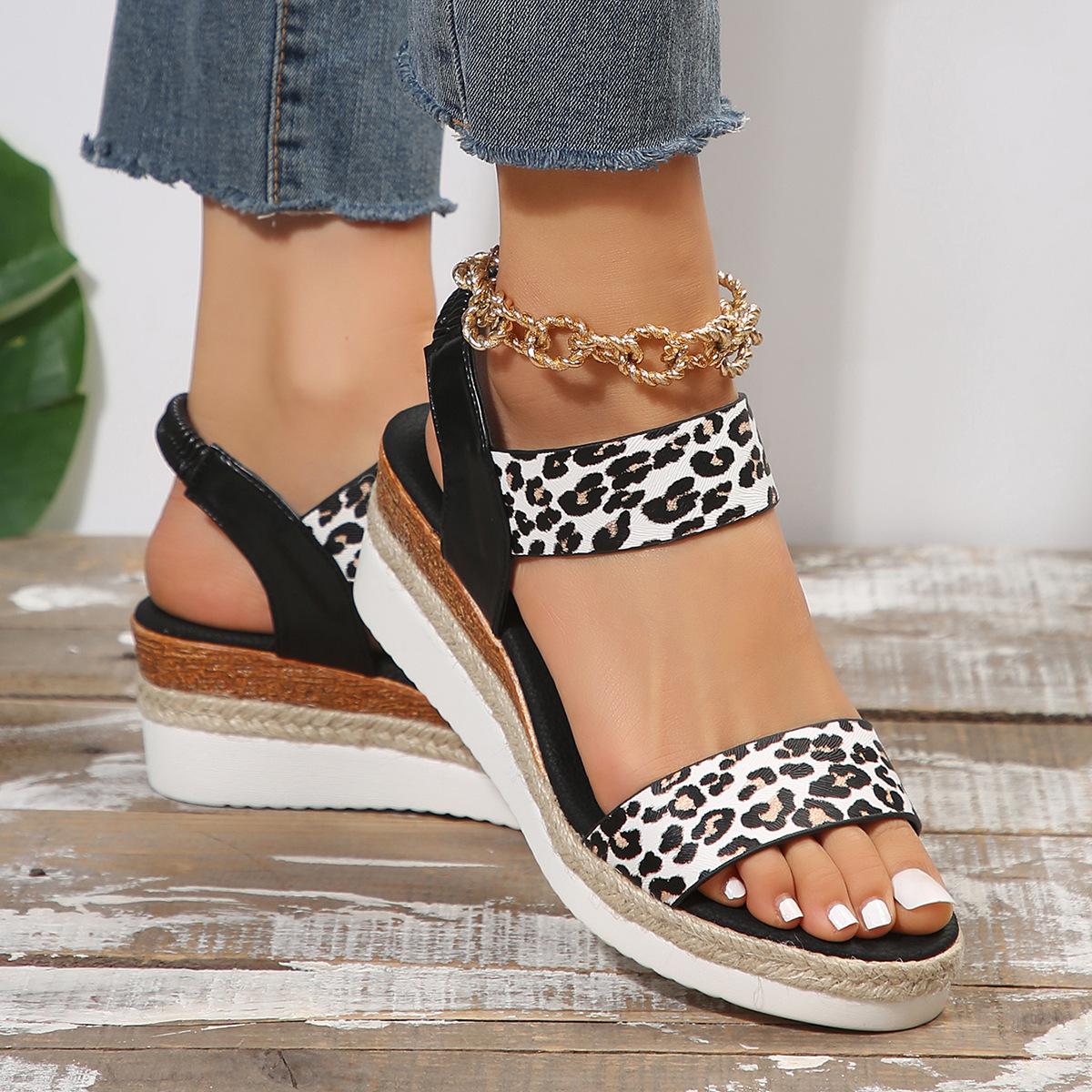 

Нові босоніжки на платформі 2024 року нові жіночі босоніжки з леопардовим принтом із риб’ячим ротом і пряжкою, жіноче взуття на танкетці великого розміру 43 слонова кістка