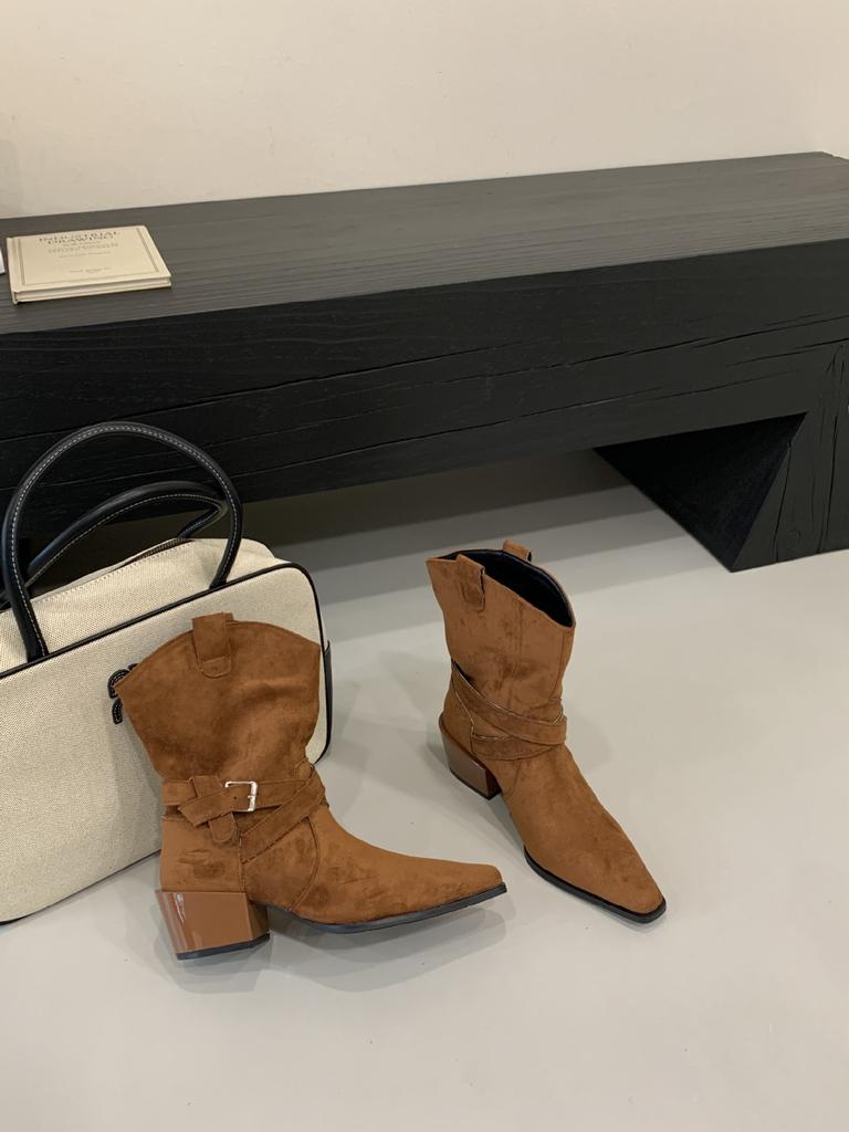 2025 new retro square head thick heel simple British style fashion versatile metal button Martin boots women