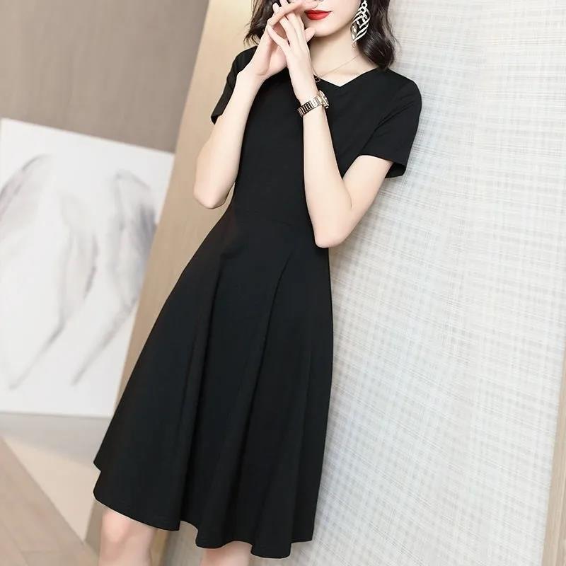 2025 Summer Women's Hepburn Style Retro Black Dress - Elegant, Slimming, High-End Design