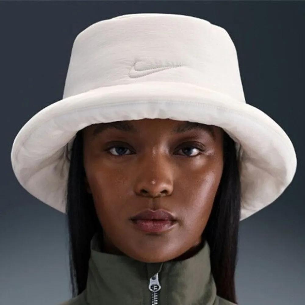 M Hat VQC IF8853-072 Apex Purple Bucket Hat M