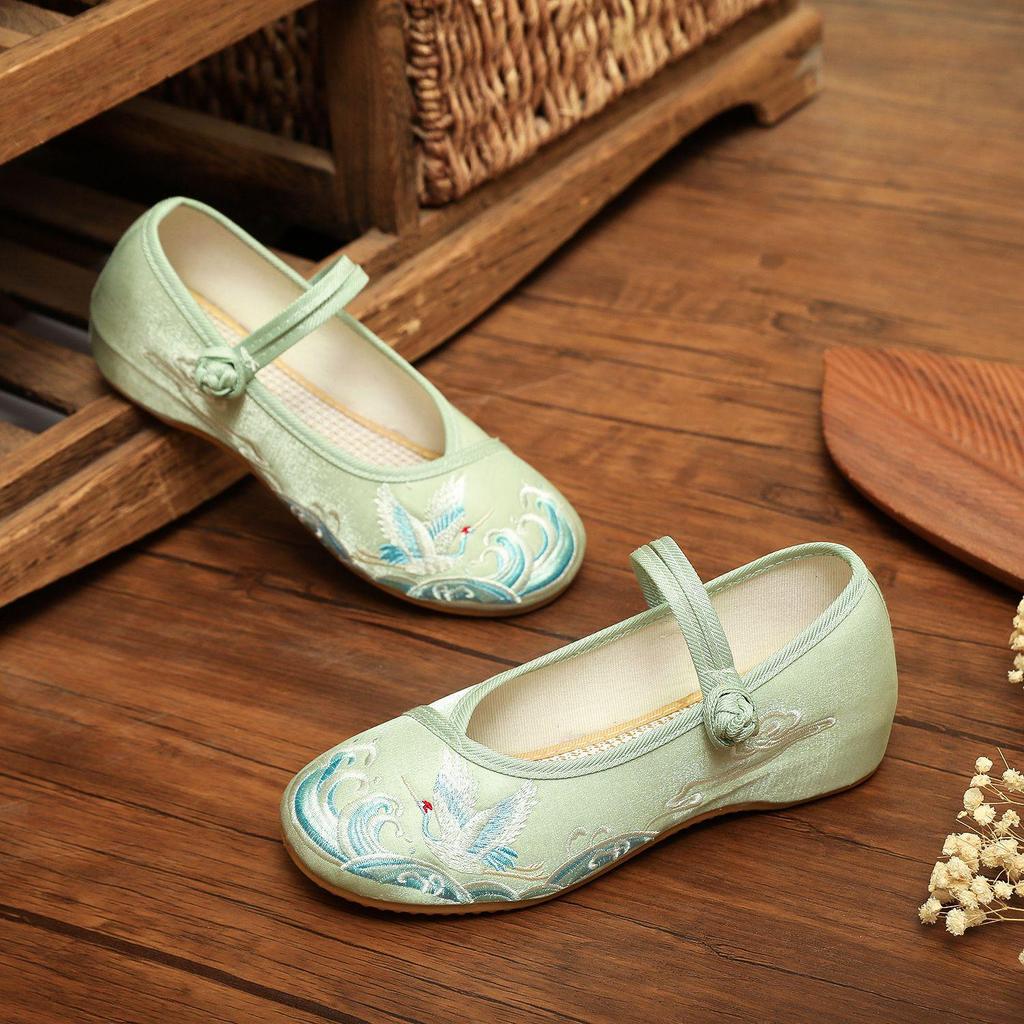 Ru Yan Retro Old Beijing Embroidered Hanfu Shoes for Women - Traditional Chinese Style Dance Flats