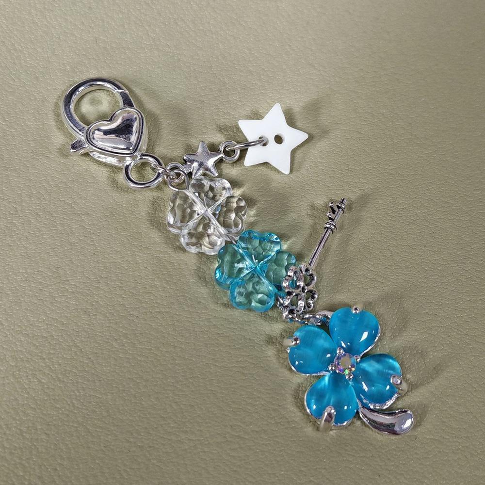 

Трендовая цепочка для телефона в стиле Y2K с бусинами, красочный брелок, подвеска в виде листка клевера, подвесное украшение Blue Keychain