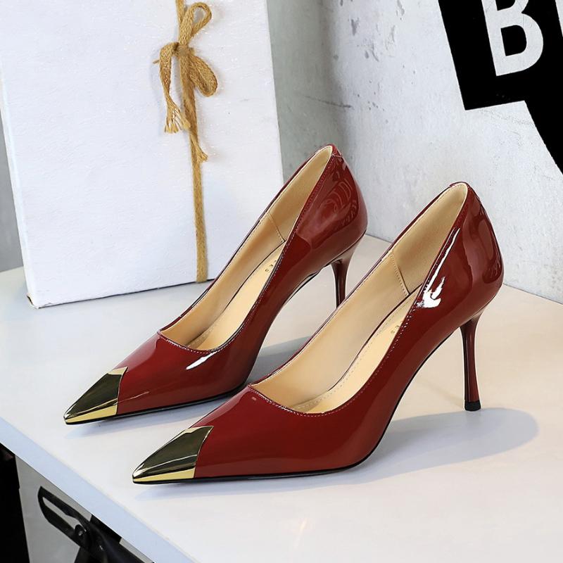 European American Fashion Banquet High Heels Thin Heels Shallow Mouth Patent Leather Metal Pointed Toe High Heels Single Shoes